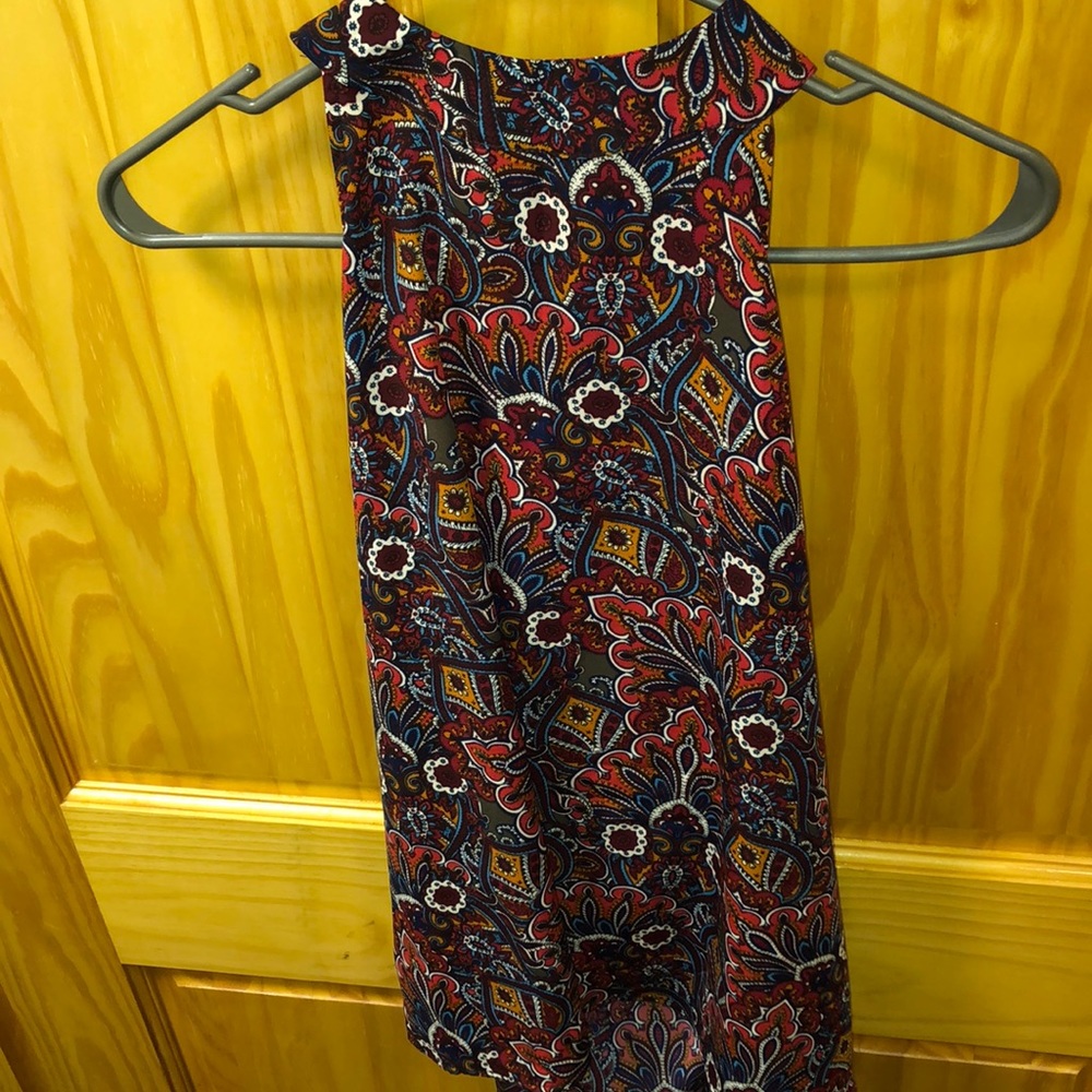 Never worn. Halter top. Around the neck.